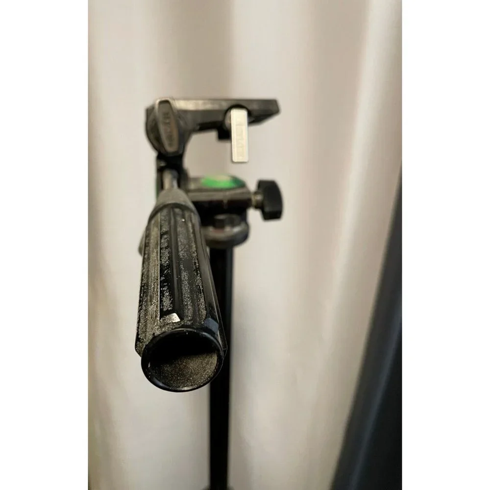 Slik Universal U-112 Tripod extends from 22